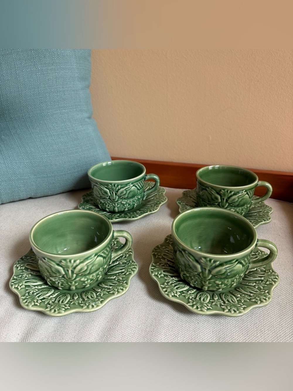 NEW Set of 4 Bordallo Pinheiro Green Rabbit Bunny Flat Cups & Saucers (8 pieces)